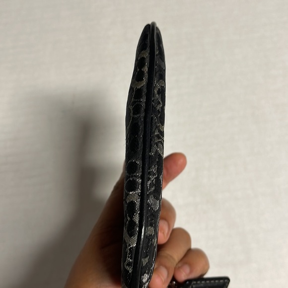 Vintage Coach wristlet - Picture 4 of 6